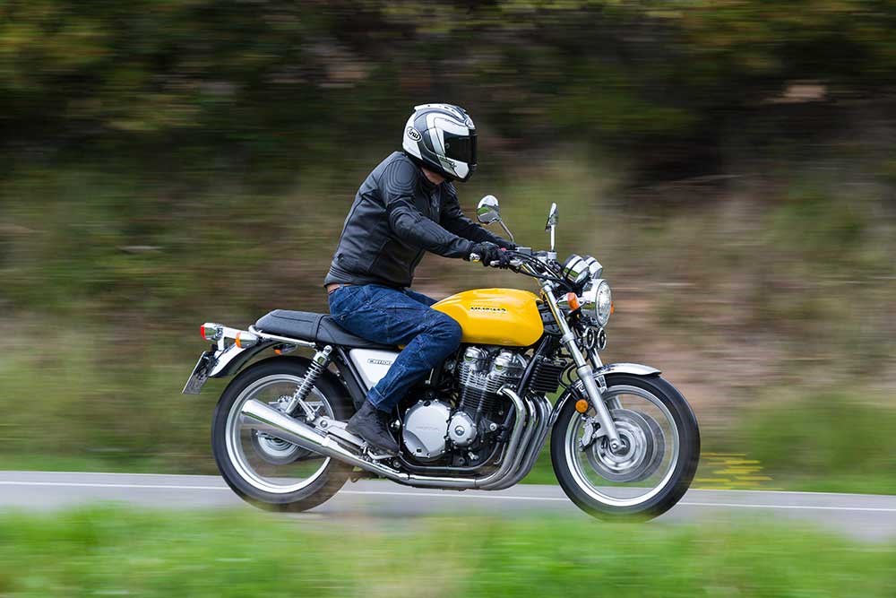 نقد و بررسی موتور سیکلت هوندا CB1100EX مدل 2017